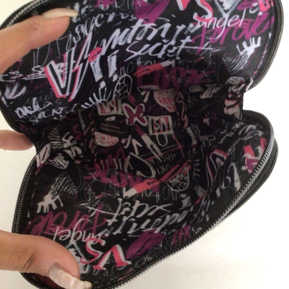 VICTORIAS SECRET HEART SHAPED MAKEUP BAG - Picture 9 of 10